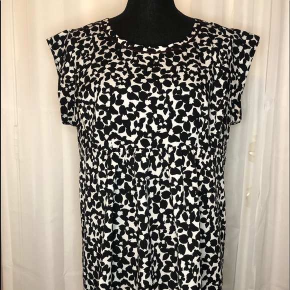 🌺🌺Host Pick🌺🌺 Motherhood Maternity Black and White Sleeveless Floral Top - Picture 1 of 7